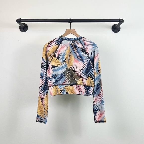 NWT Reef Crest Surf Shirt Cropped Palm Print Multicolor - Picture 4 of 4